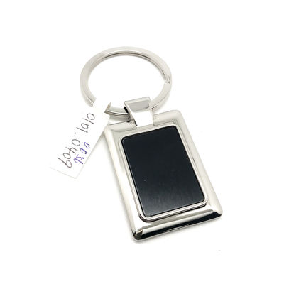 Disponible porte-clés en métal en argent comme photo