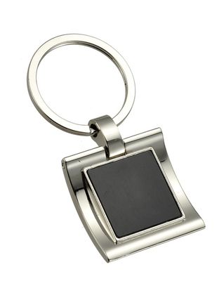 Un porte-clés en cuir authentique avec un cadeau d'entreprise