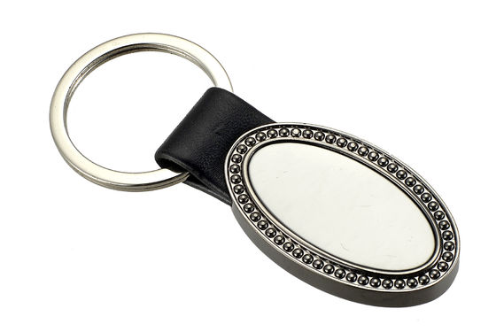 Bon prix Des porte-clés en cuir réel de style classique. Un porte-clés indispensable pour toute collection. en ligne
