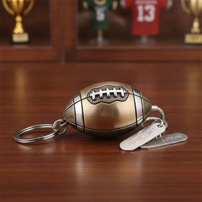 Bon prix 1 pièce Cute porte-clés métallique forme de football cadeau parfait accessoire durable élégant porte-clés à thème de football pour tous les jours en ligne